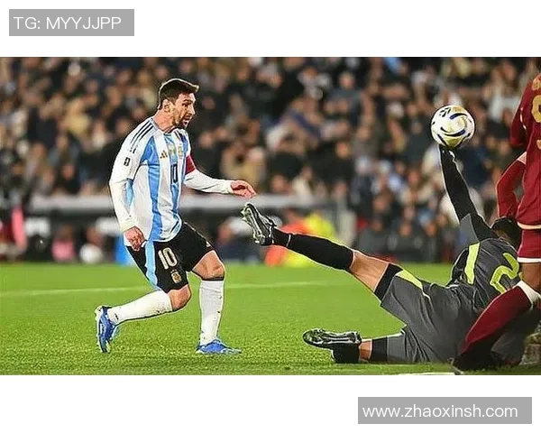 足球明星射门技巧揭秘：从梅西的弧线球到C罗的重炮射门解析